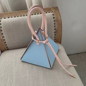 Pyramid shaped handbags (blue)